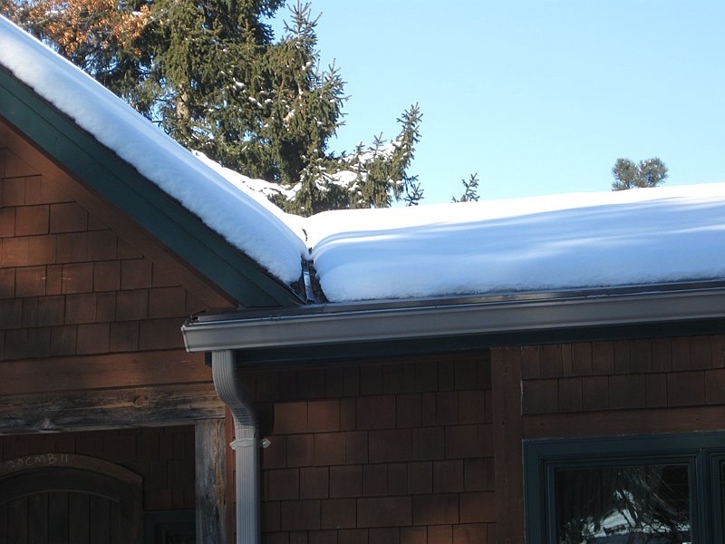 Roof Ice Dam Prevention System